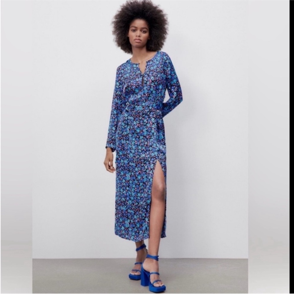 Zara Blue and White V-Neck Long Sleeve Sheath Dress